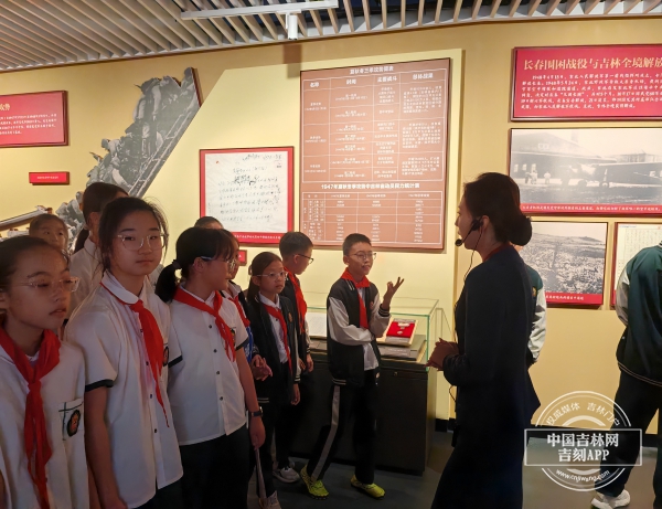 参观1.jpg 参观1.jpg