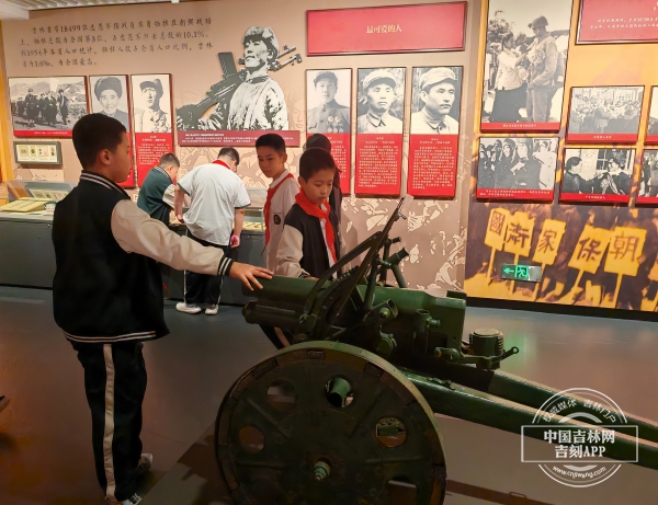 参观3.jpg 参观3.jpg