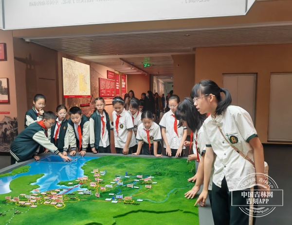 参观4.jpg 参观4.jpg