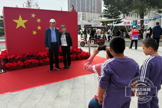 国庆华诞遇中秋 吉林市世纪广场512.png