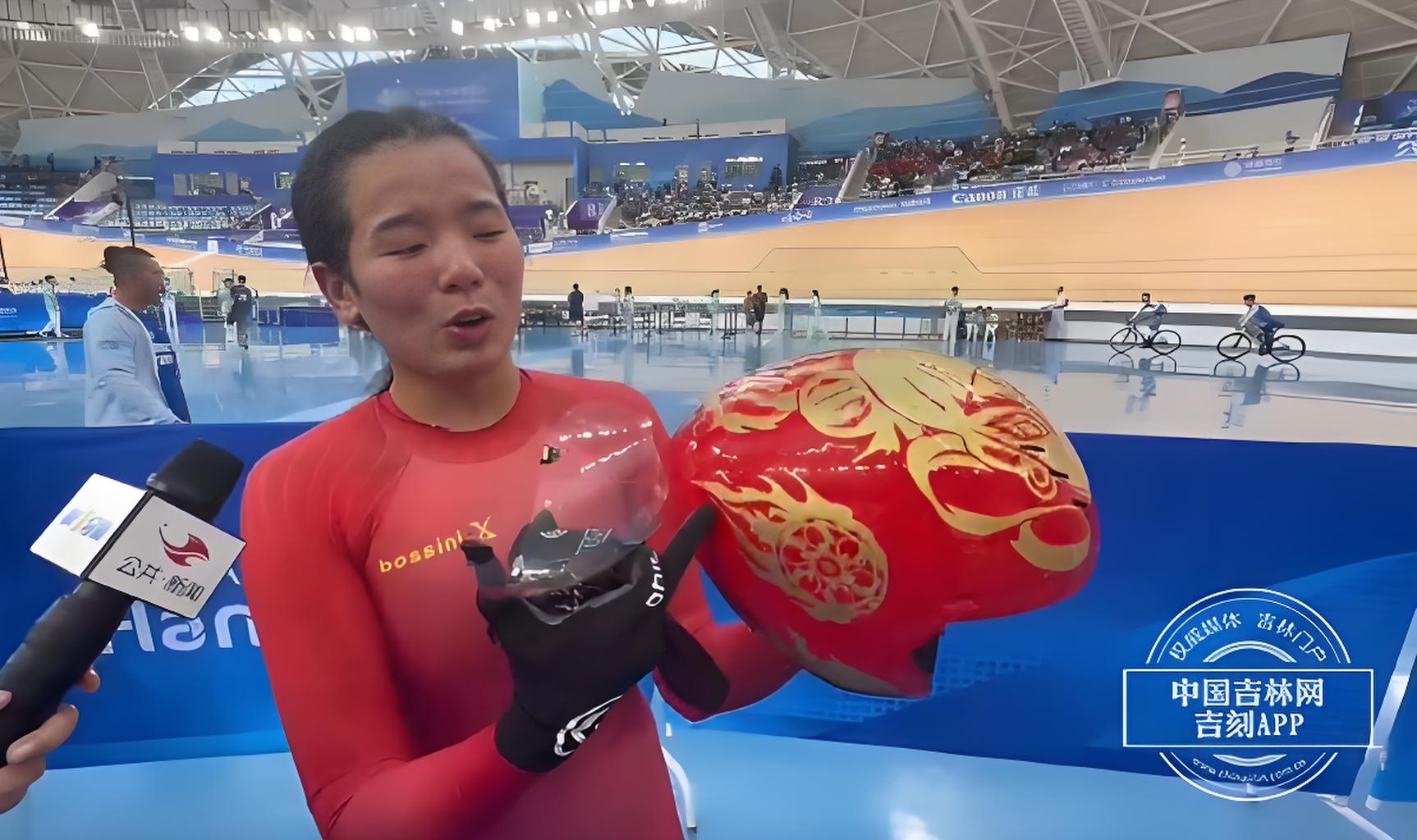 头盔.jpg 头盔.jpg