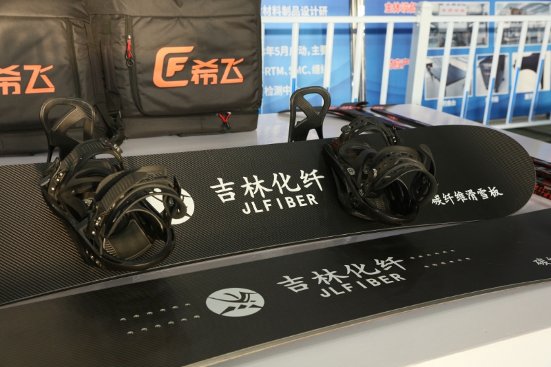 碳纤维滑雪板 化纤集团.jpg 碳纤维滑雪板 化纤集团.jpg