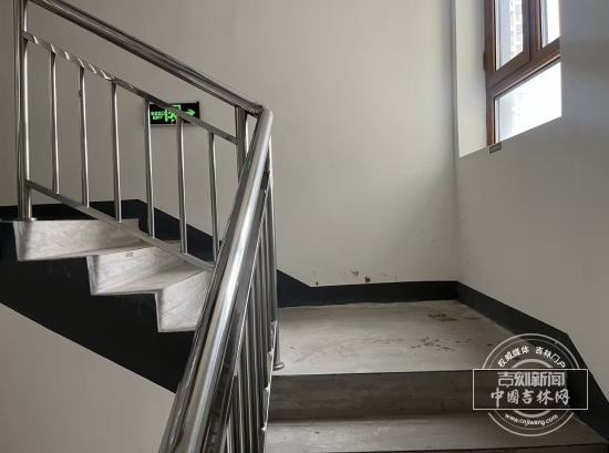 楼道.jpg 楼道.jpg