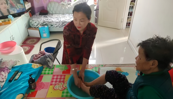 四平市 孝老爱亲 胡连珍(生活照4).jpg 四平市 孝老爱亲 胡连珍(生活照4).jpg