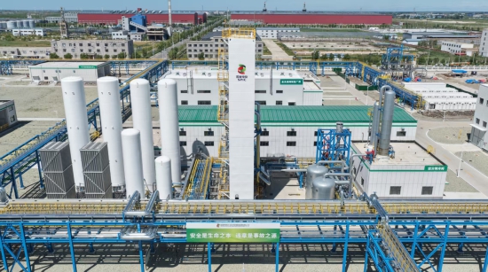 电投绿能投资建设的“氢洲·大安绿氨”项目，实现五项“全球之最”。图为该项目空分装置。.jpg