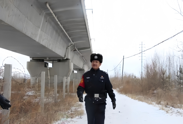 四平市 敬业奉献 张亮 工作照3.jpg