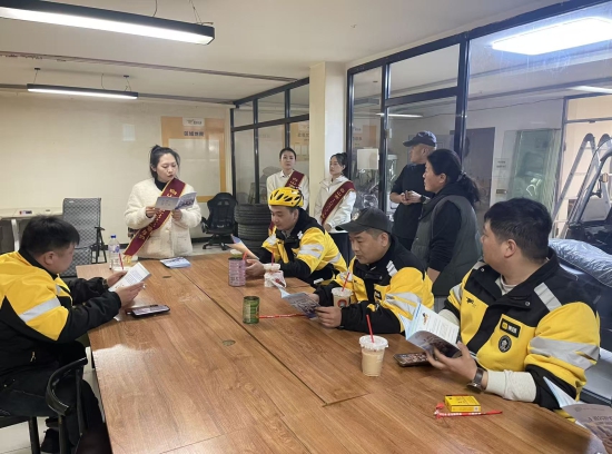 白山市12333与美团骑手开展座谈.jpg