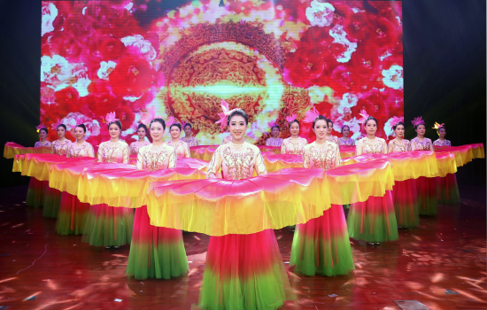 图1：开场舞《万紫千红》.jpg