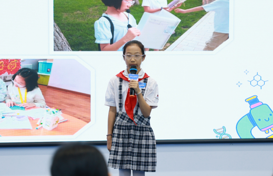 “小小传播员”代表登台分享.jpg “小小传播员”代表登台分享.jpg