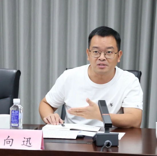 向迅.jpg