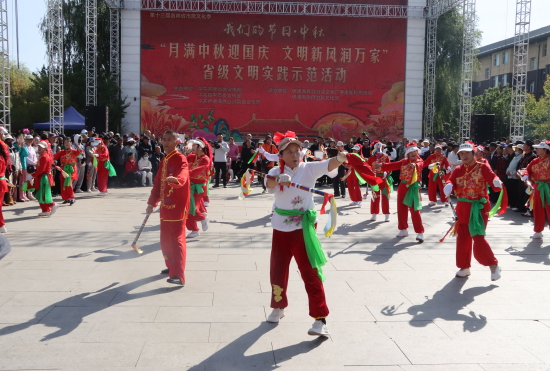 文艺汇演全景.jpg 文艺汇演全景.jpg