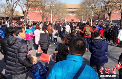 资料图:北京故宫春节期间游人如织。中新社记者 满会乔 摄 资料图:北京故宫春节期间游人如织。中新社记者 满会乔 摄