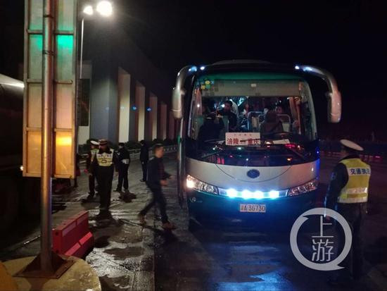 上游_副本.jpg 上游_副本.jpg