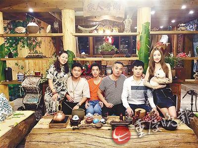 女子27岁当养母28岁当后妈 47岁已当4个“妈”