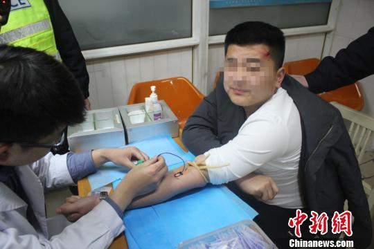 抽血检测。 王苏毅 摄 抽血检测。 王苏毅 摄