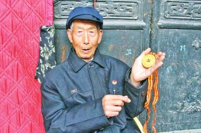 家办喜事84岁老党员贴告示拒收礼 看看怎么回事