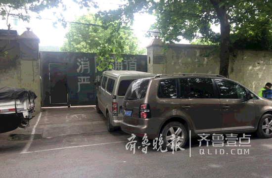 济南的大集被取缔后：路变停车场，仍有少数商贩摆摊