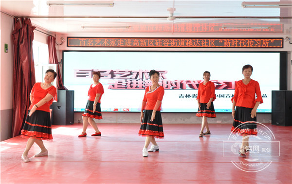 “春之韵”舞蹈队表演舞蹈 “春之韵”舞蹈队表演舞蹈