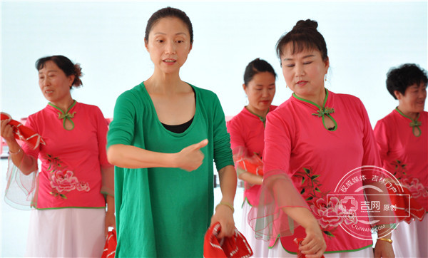 王亚平老师指点动作 王亚平老师指点动作