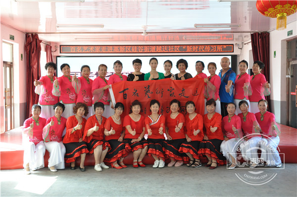 老师与队员们合影 老师与队员们合影