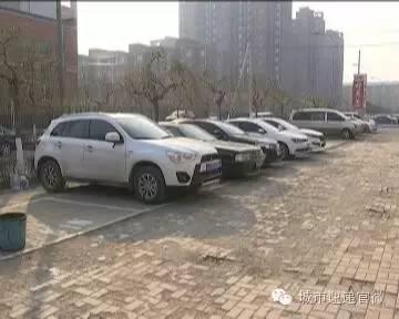 小编提醒大伙,遇到这样的恐吓消息,不用理睬。最后跟写字条的说句话,字儿写得真心不错,有琢磨这个的工夫,干点正经事儿吧!