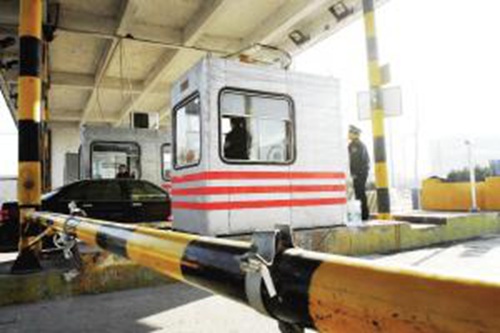 救护车收费站被拦(网络配图)