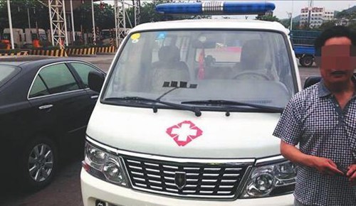救护车收费站被拦(网络配图)