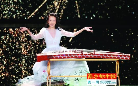 《我们来了》诸位“女神”莫文蔚、谢娜、陈乔恩等,将在芒果台集体亮相,拉开系列春晚序幕。 1月20日起,8大卫视8台春晚陆续登场