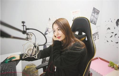 网络主播心酸外人难懂跳舞太性感让妈妈不理解