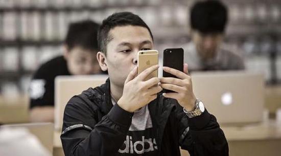 苹果iPhone首次跌出中国最畅销机型榜首
