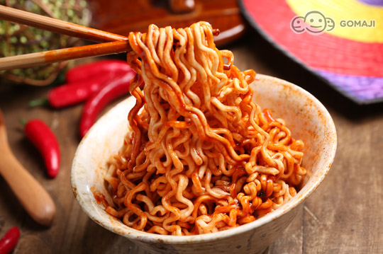 网购泡面嘴被辣肿 网购泡面嘴被辣肿