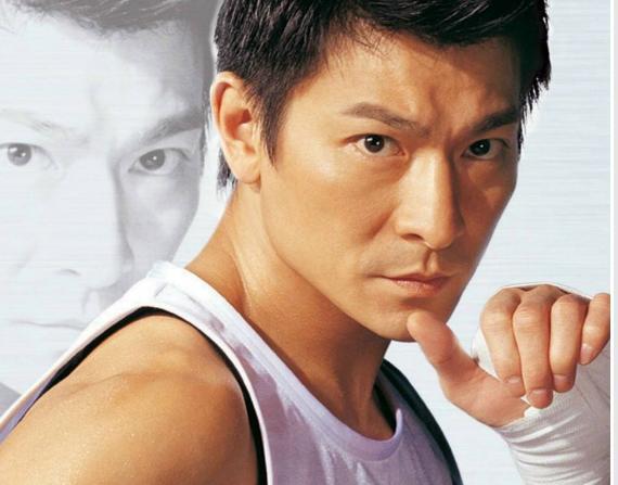 刘德华全家近照曝光，看完这照片就知道华仔为什么那么受人尊敬了