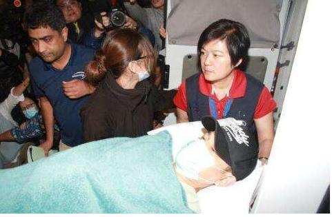 刘德华全家近照曝光，看完这照片就知道华仔为什么那么受人尊敬了