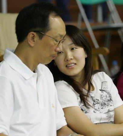 为何24岁跳水皇后退役后嫁给身价上亿的老头，她的回答让人深思