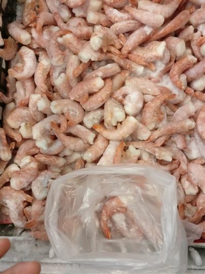 卖虾还是卖冰?成都部分超市一斤冻虾三两冰 卖虾还是卖冰?成都部分超市一斤冻虾三两冰