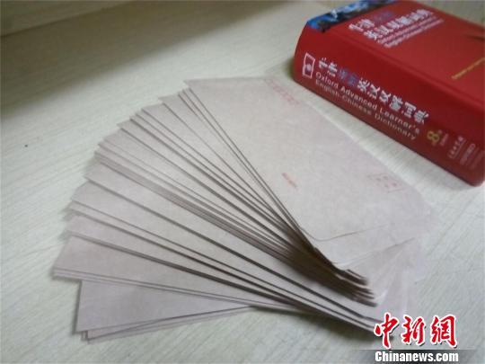 周鹤龄写给全班女生的信件 钟欣 摄 周鹤龄写给全班女生的信件 钟欣 摄