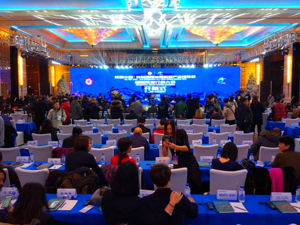 嘉宾陆续进场，开幕式即将开始